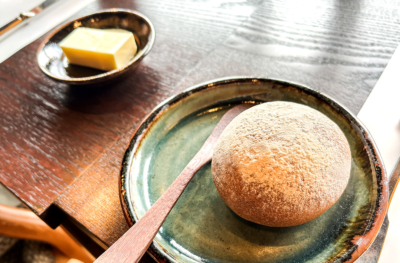 コウノトリ米の米粉を使ったパン