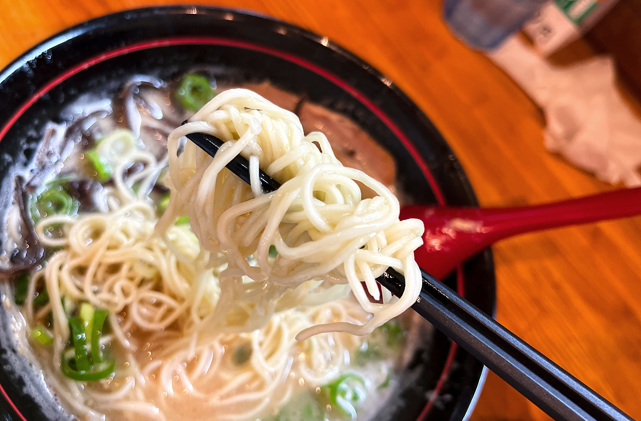 豊岡市のラーメン屋 RAMEN MARCOの豚骨ラーメンの麺