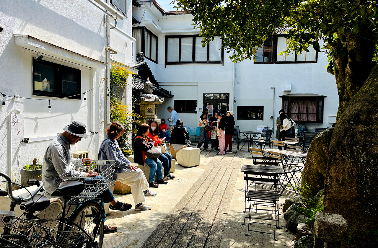 WEEKEND COFFEE & SWEETS 開場前