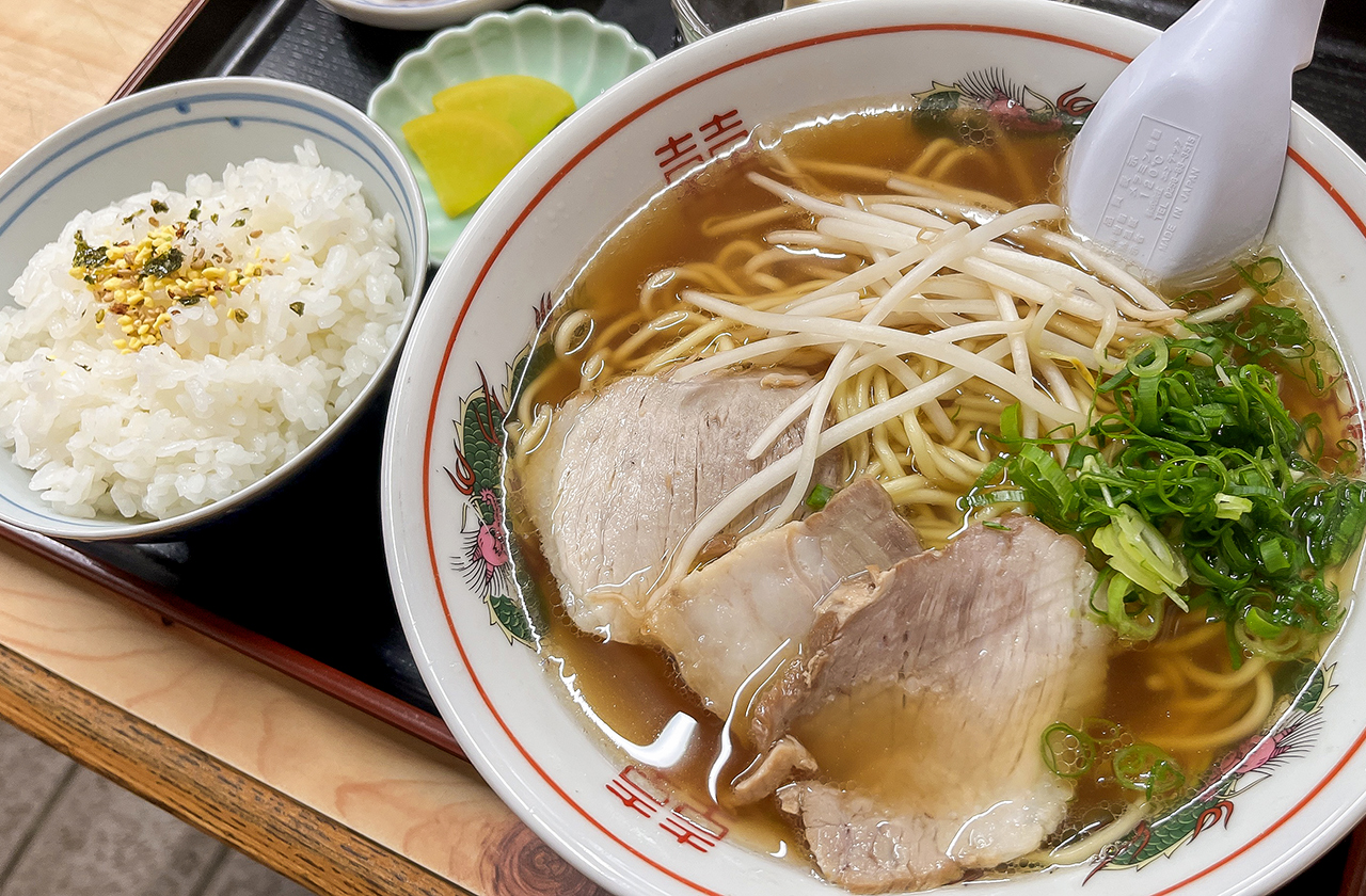 明月のラーメン定食