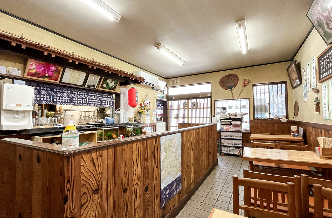 明月の店内