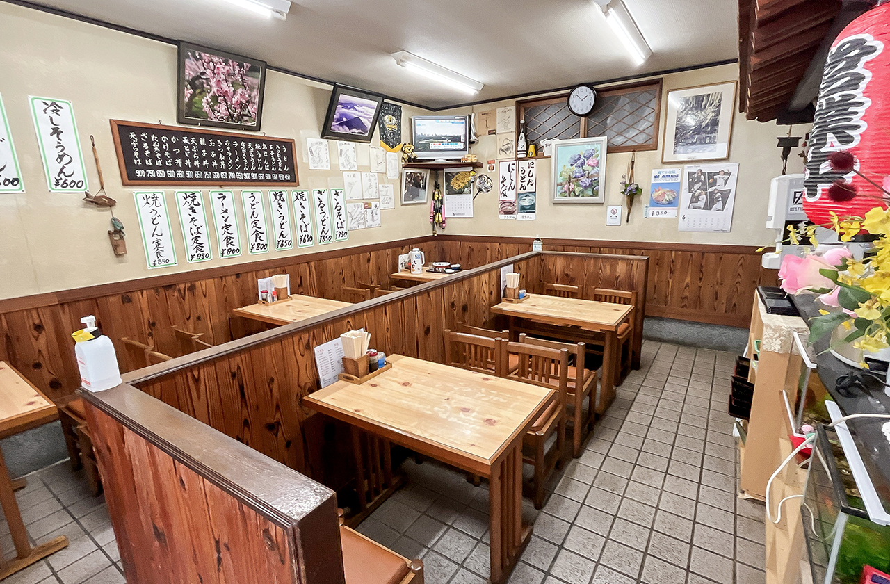 明月の店内