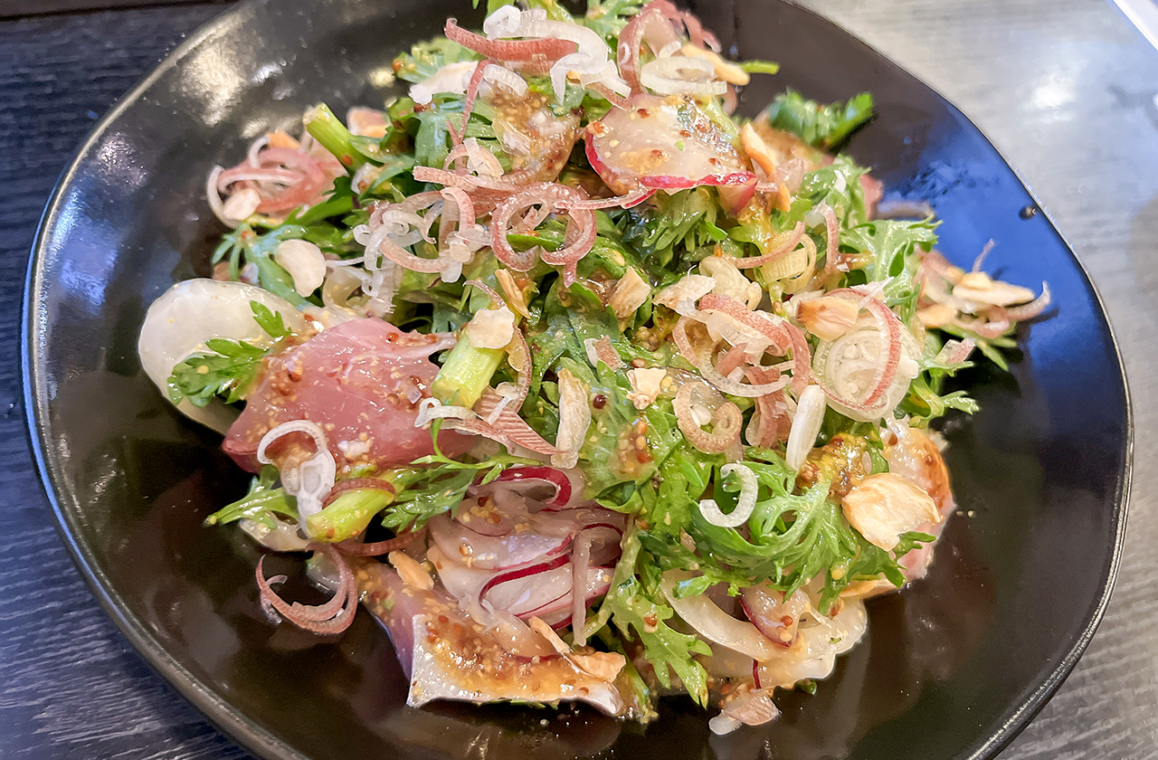 居酒屋カイロのお魚サラダ