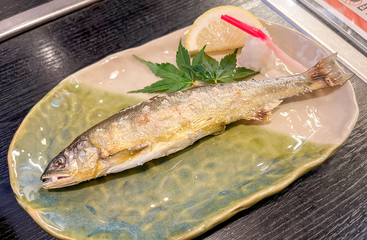 居酒屋カイロの鮎の塩焼き
