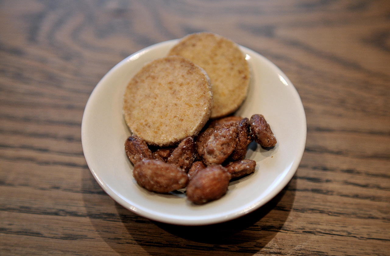 焼き菓子と珈琲のお店 時と チーズクッキーとアーモンドキャレメリゼ