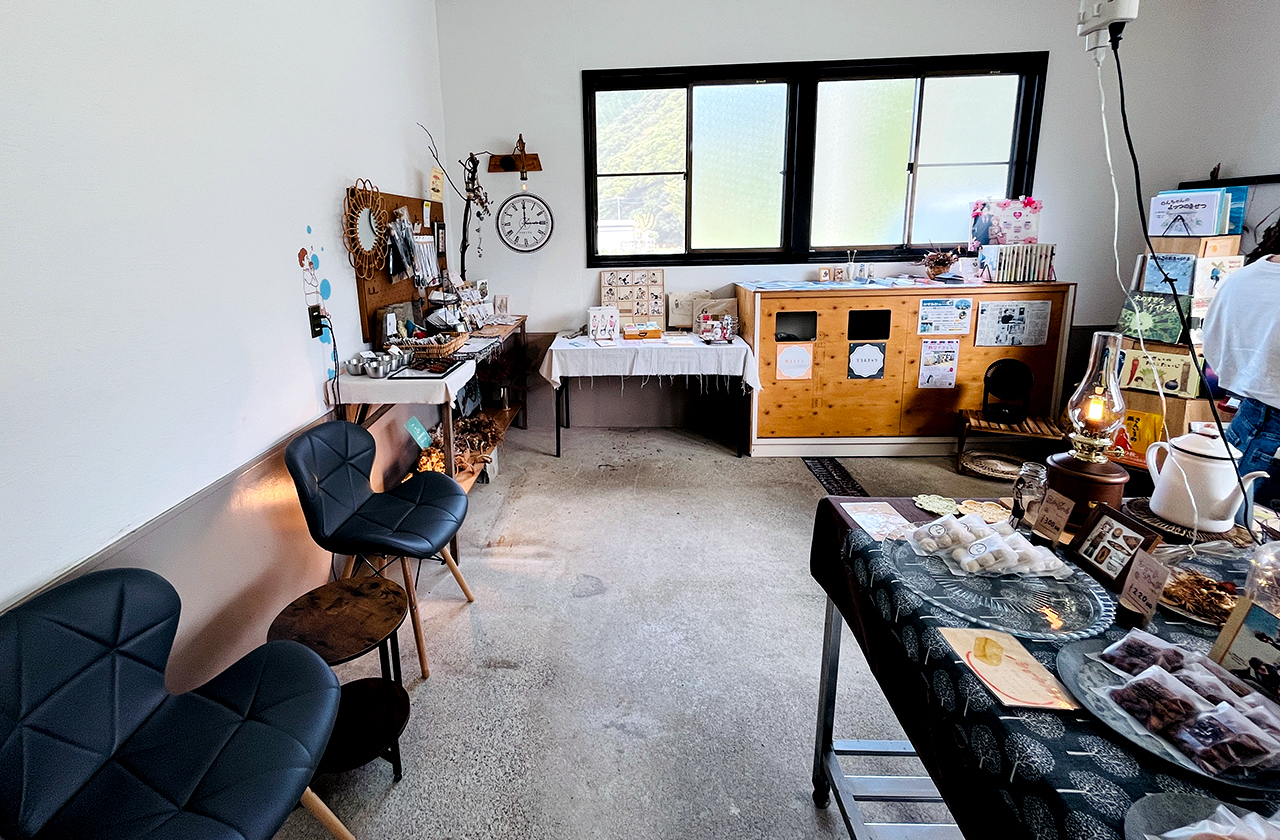 焼き菓子と珈琲のお店 時と 店内