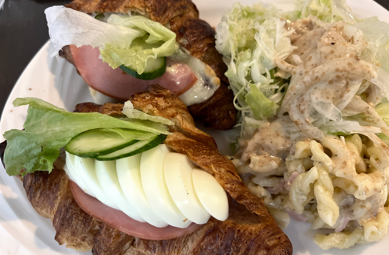 TEA ROOM AVIAN・TOT(アヴィアントット)クロワッサンサンド