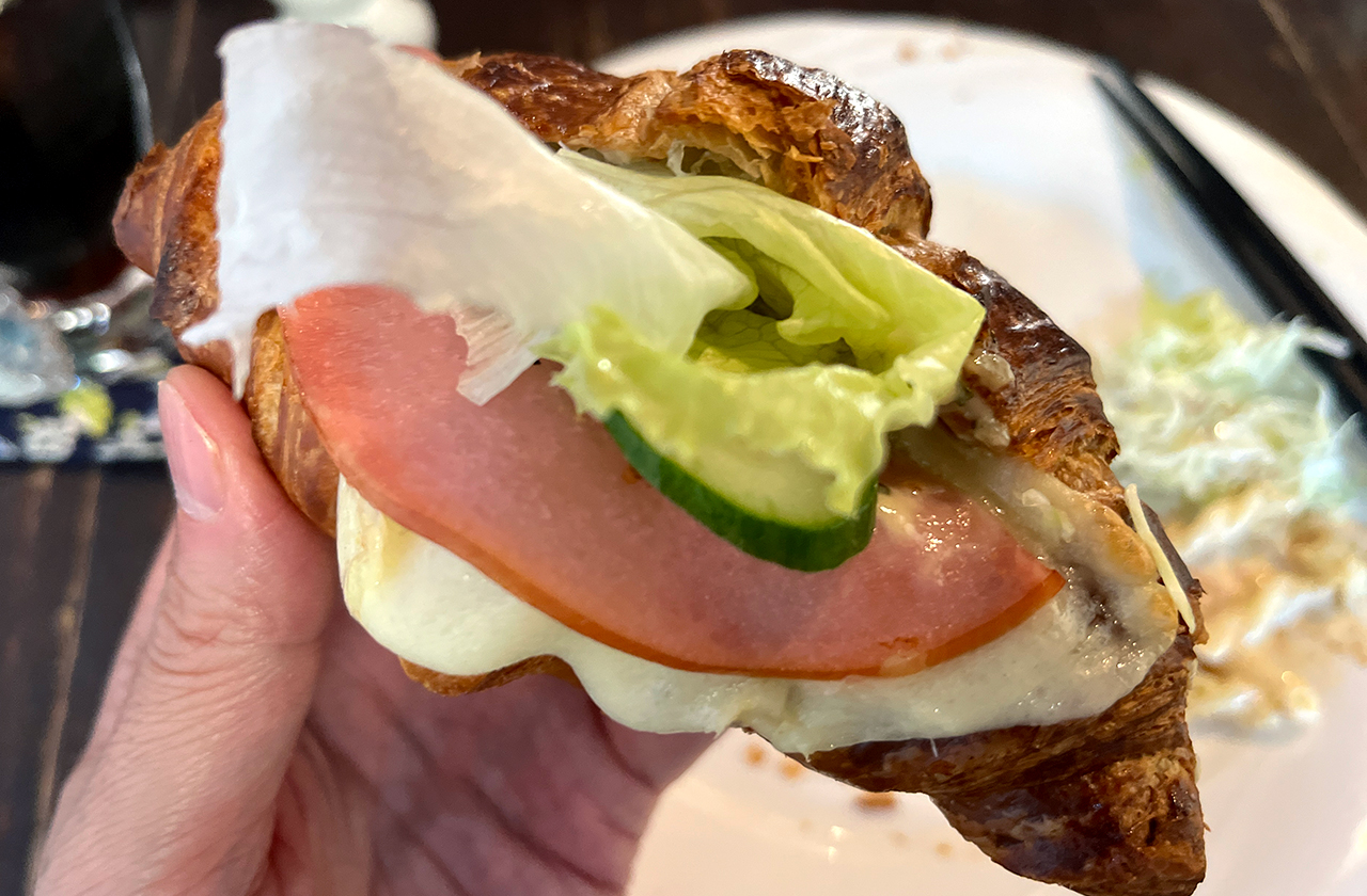 TEA ROOM AVIAN・TOT(アヴィアントット)クロワッサンサンド