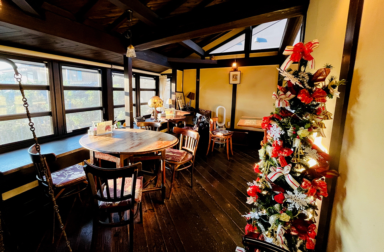 TEA ROOM AVIAN・TOT(アヴィアントット)店内