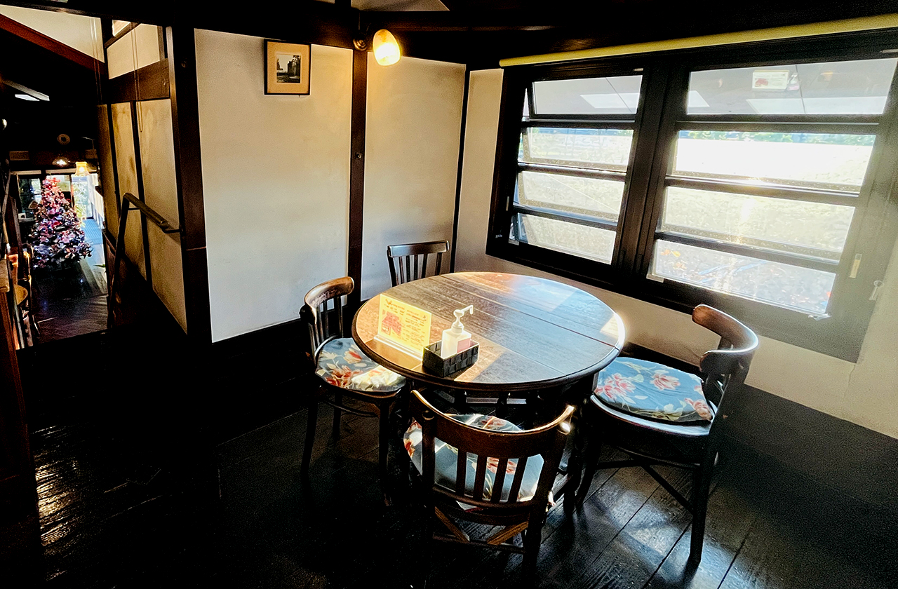 TEA ROOM AVIAN・TOT(アヴィアントット)店内