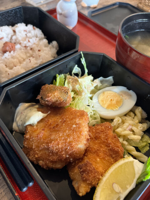 TEA ROOM AVIAN・TOT(アヴィアントット)白身フライ&カボチャフライの日替わりランチ