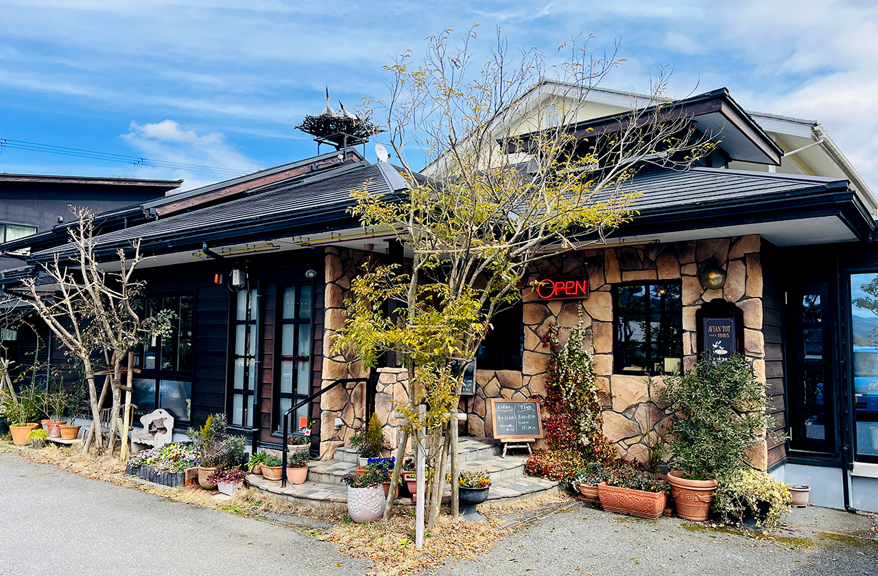 TEA ROOM AVIAN・TOT(アヴィアントット)外観