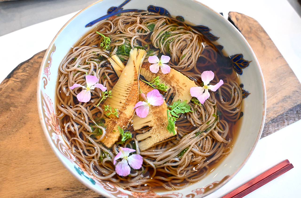 アカモクと筍、花山椒のお蕎麦