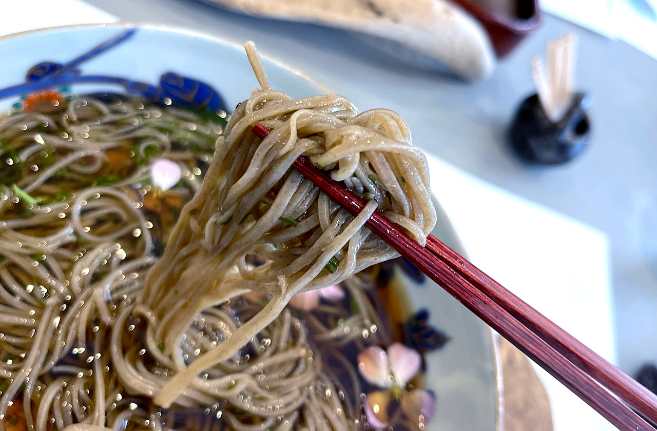 アカモクと筍、花山椒のお蕎麦